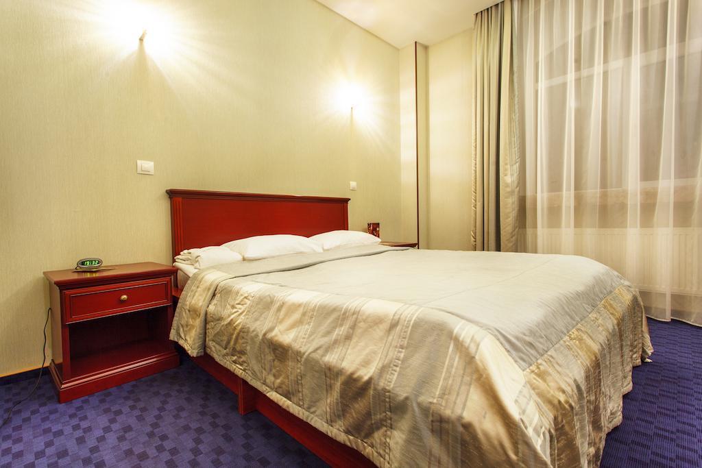 Victoria Hotel Kharkov Luaran gambar