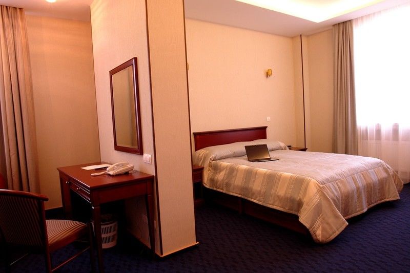 Victoria Hotel Kharkov Luaran gambar
